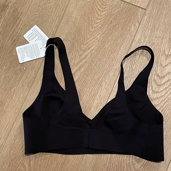 Lululemon - Like Nothing Bra - SOLD OUT Online! - Picture 8 of 11